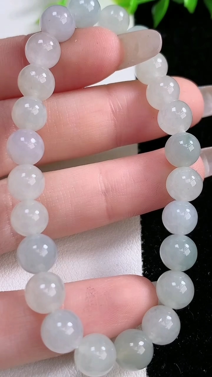 天然A货翡翠圆珠手串，尺寸7.5，重:18.27g3月8日
工厂直销收藏佳品,种好水足，色泽均匀，有