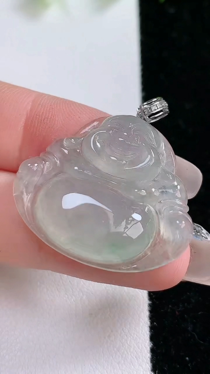 天然A货翡翠佛公吊坠，尺寸26-30.4-6，重:6.87g
3月8日