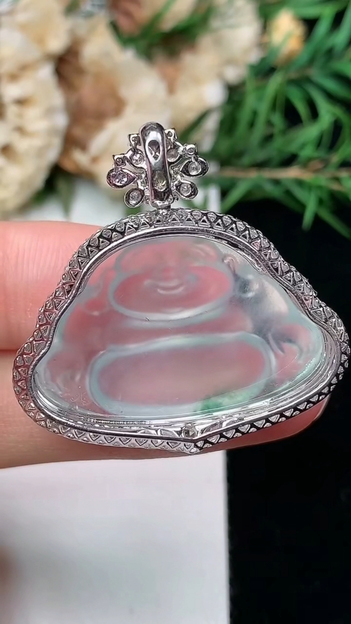 天然A货翡翠飘花佛公吊坠，尺寸31.7-32-11，裸石18.2-29，重量:7.51g
3月8日