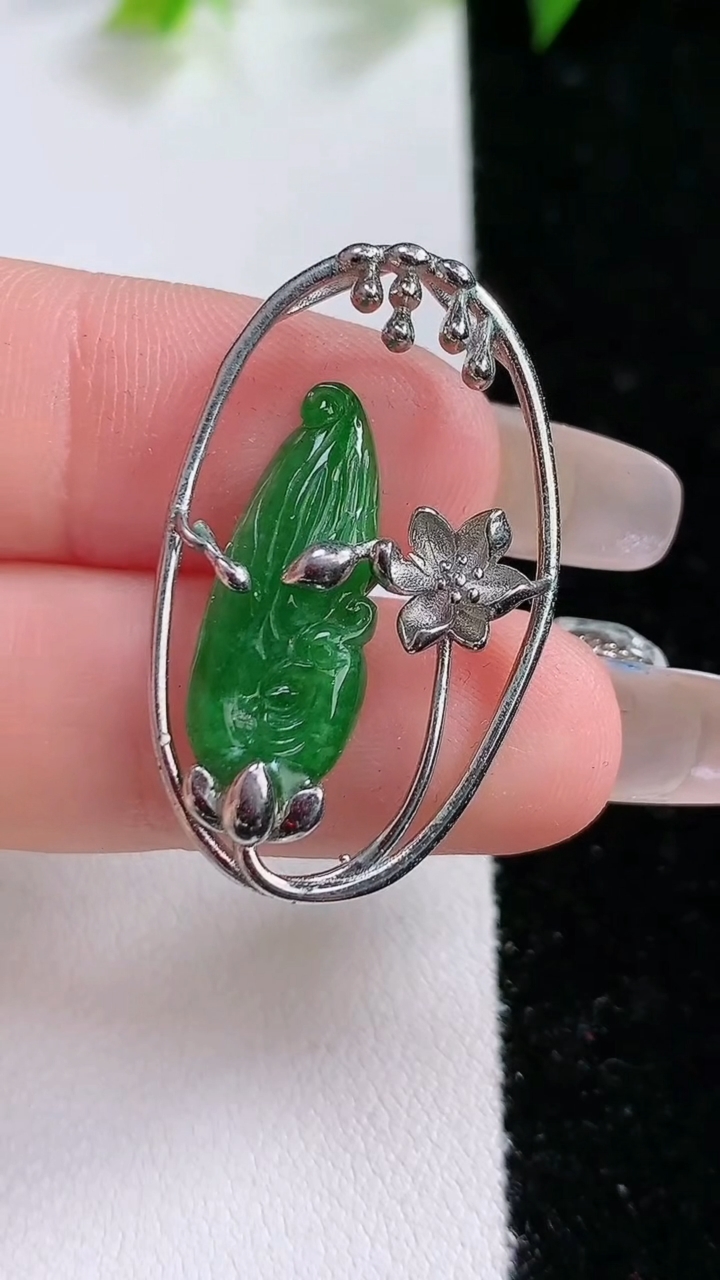 天然A货翡翠凤凰吊坠，尺寸22.5-8.5-3，重:2.84g
3月8日