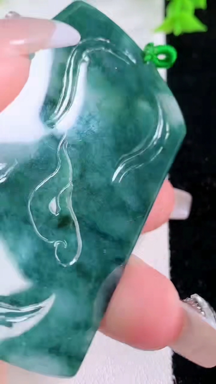 天然A货翡翠飘花御龙财神爷吊坠，尺寸68-43.7-4.5，重量:33.10g
3月8日