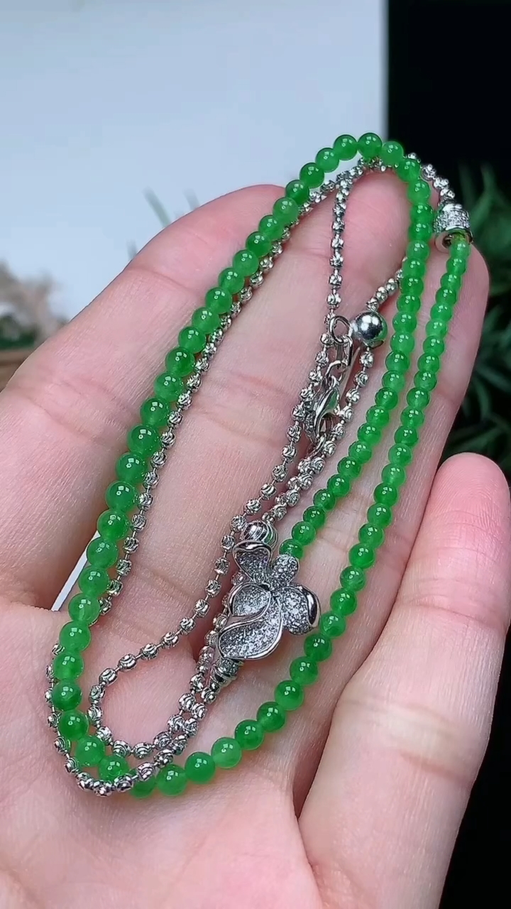 天然A货翡翠小米珠项链，尺寸3.5-82颗，重量:8.90g
3月8日