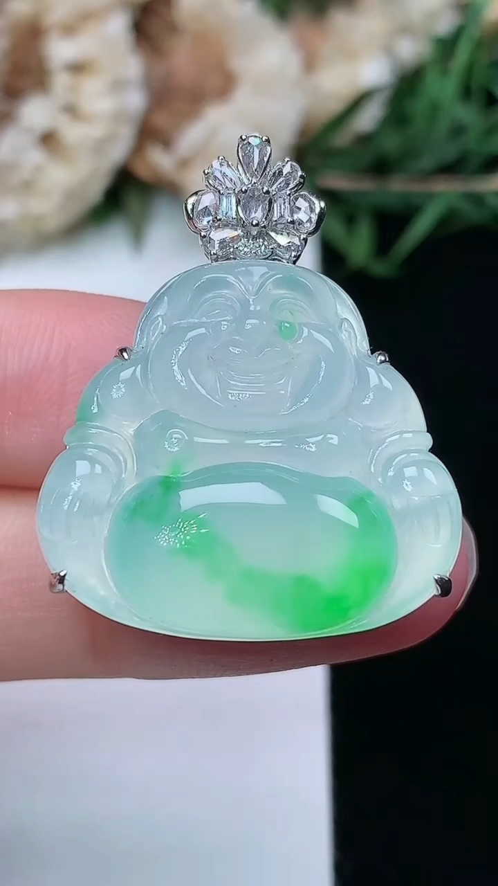 天然A货翡翠佛公吊坠，尺寸22.7-25.2-10.5，重量:9.37g
3月8日