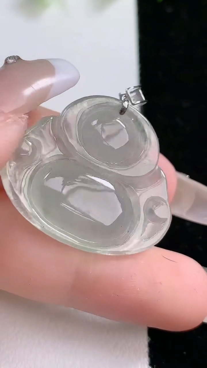 天然A货翡翠佛公吊坠，尺寸26-30.4-6，重:6.87g
3月8日