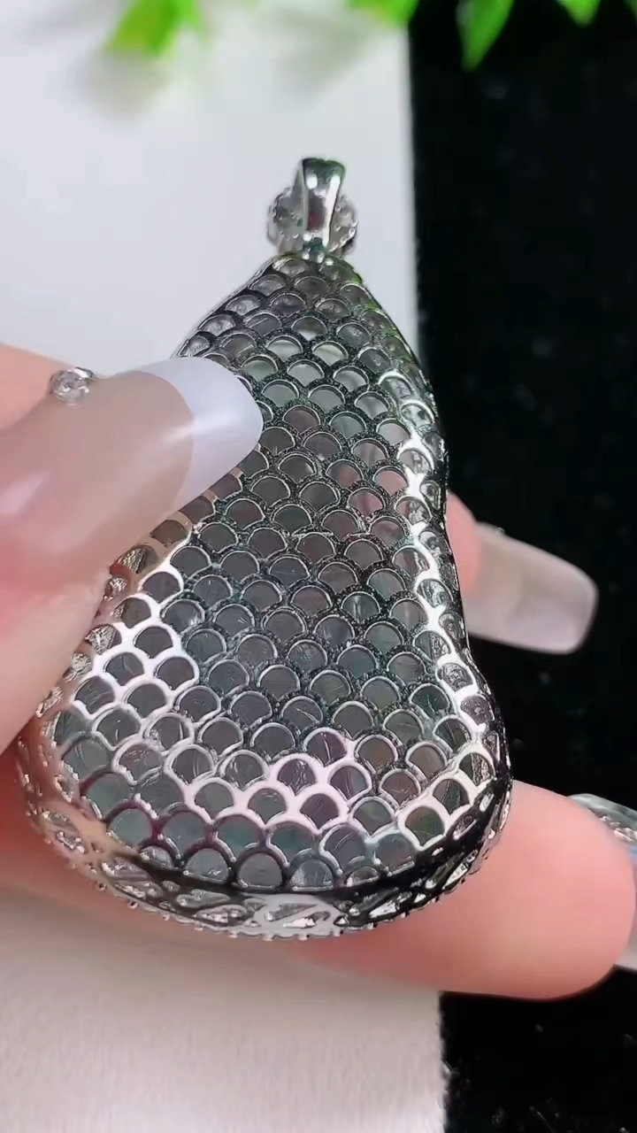 天然A货翡翠925银蓝水观音菩萨吊坠，尺寸52-28.8-12，重:12.64g
3月8日