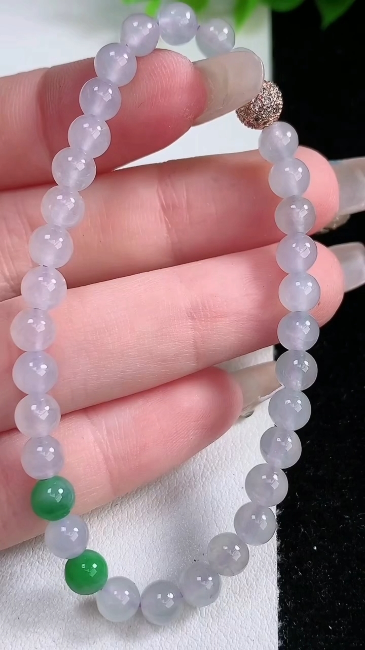 天然A货翡翠圆珠手串，尺寸5.3-33颗，重:8.48g3月8日
工厂直销收藏佳品,种好水足，色泽均匀，有种有色，上手高大气！