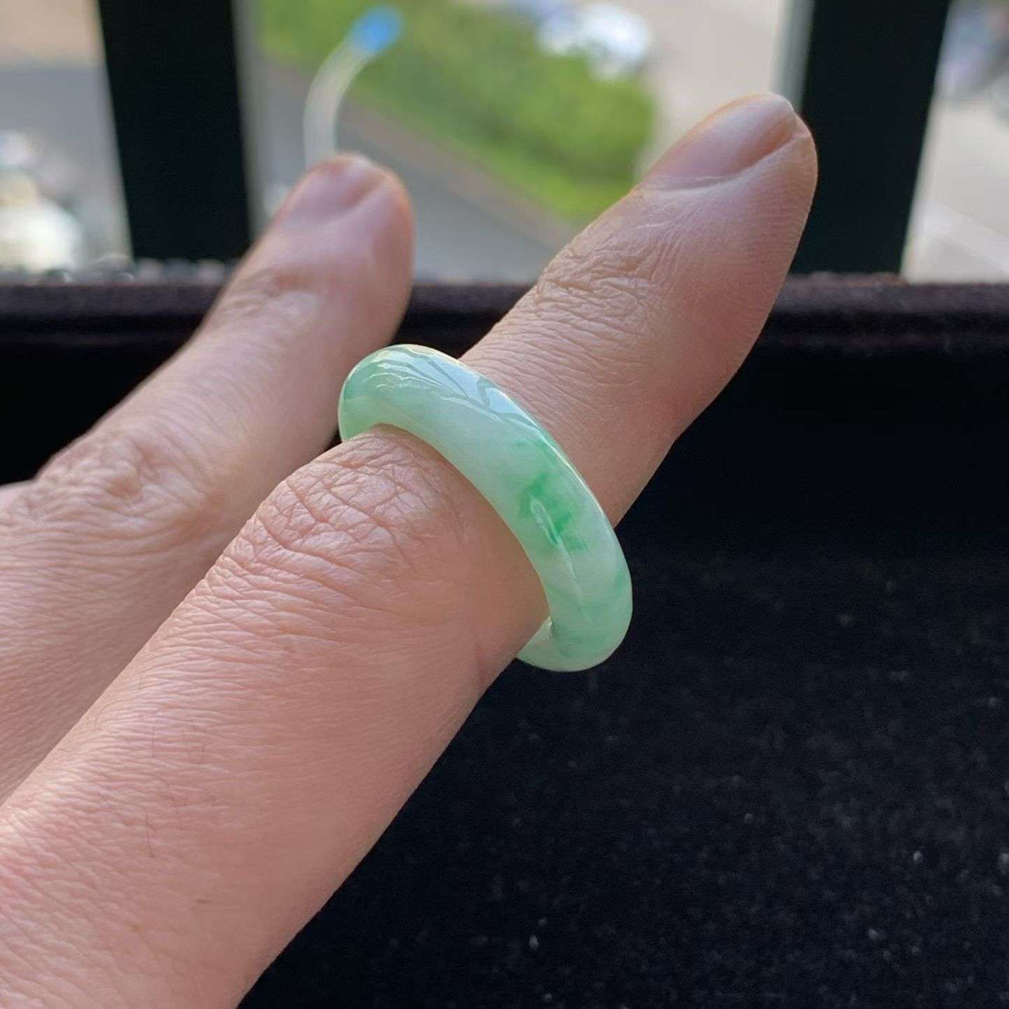 A货天然翡翠冰糯种飘绿戒指17-18号重量4.37
3月9日