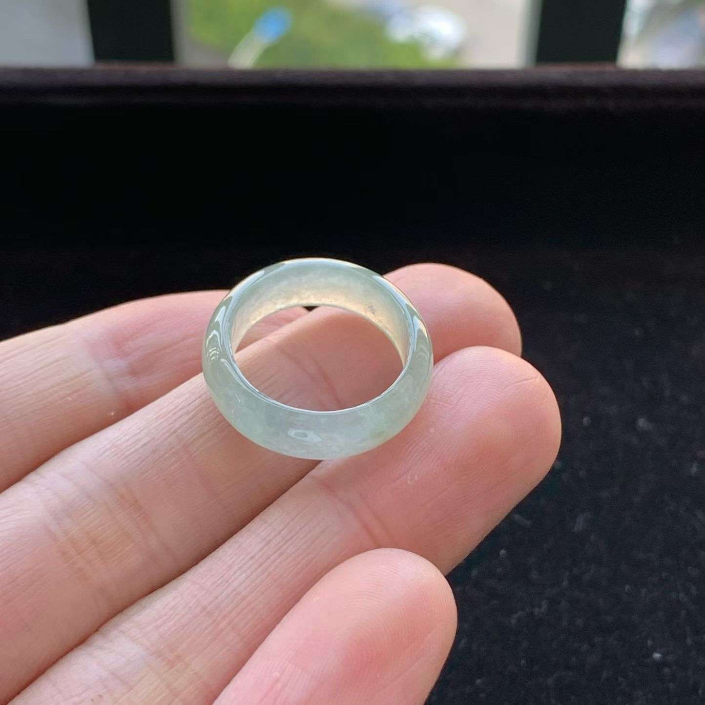 A货天然翡翠冰糯种底色戒指14号重量2.97
3月9日