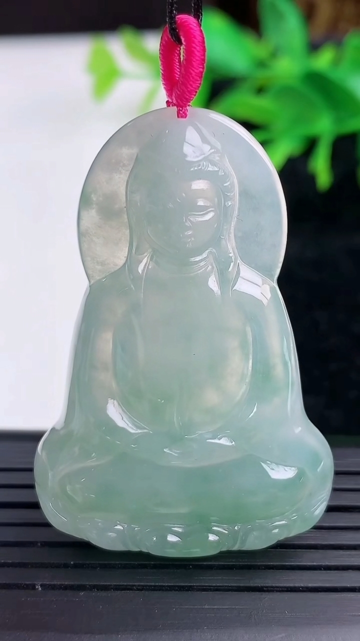 天然A货翡翠冰种飘花观音菩萨吊坠尺寸47-32-5.4重量:13.55g
3月9日