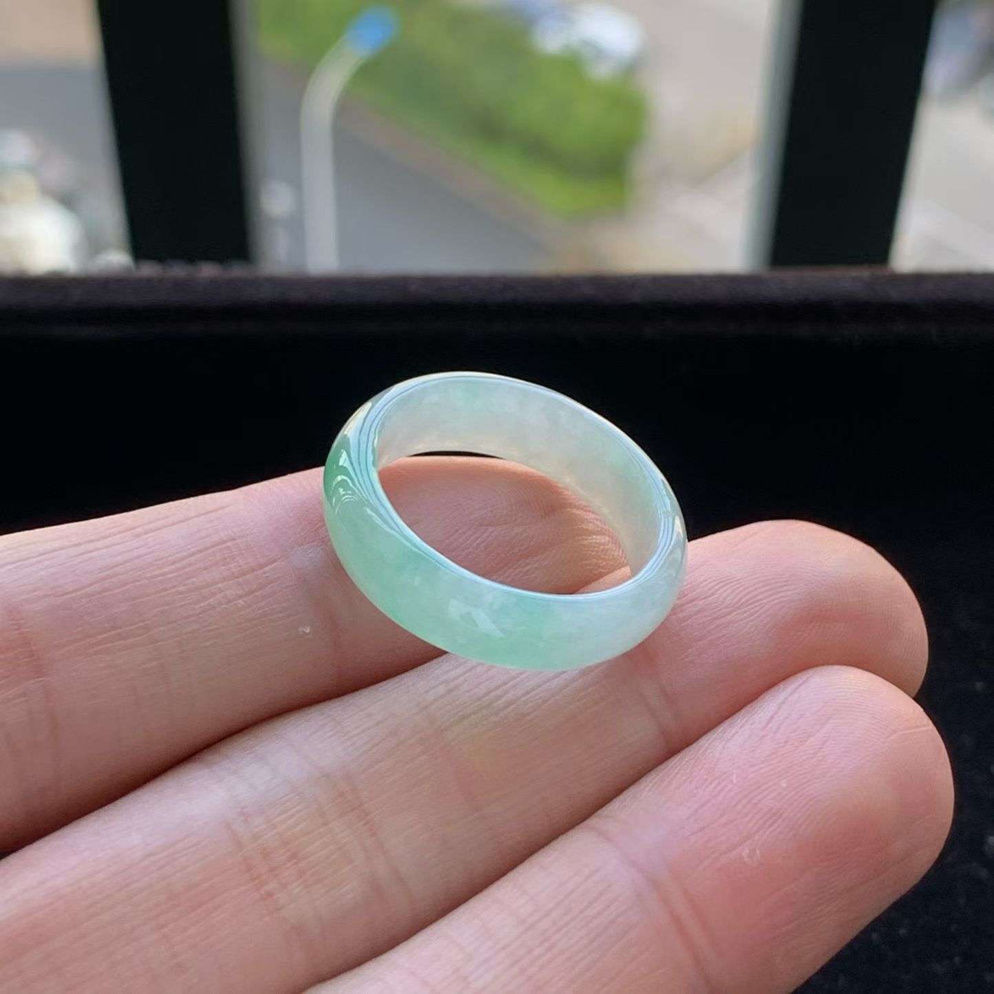 A货天然翡翠冰糯种飘绿戒指21号重量3.56
3月9日