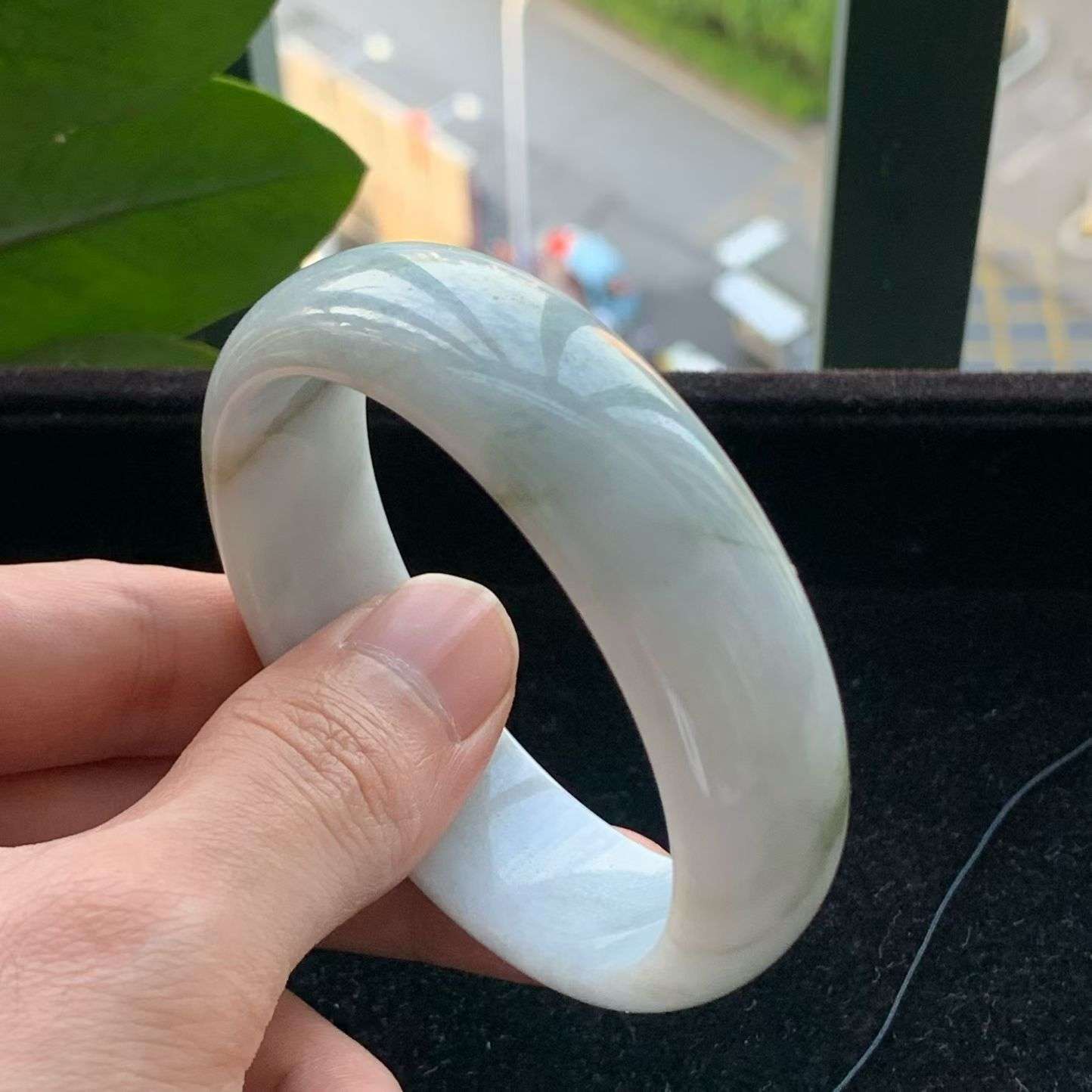 A货天然翡翠冰糯种浅色手镯59-60圈重量60.64
3月9日