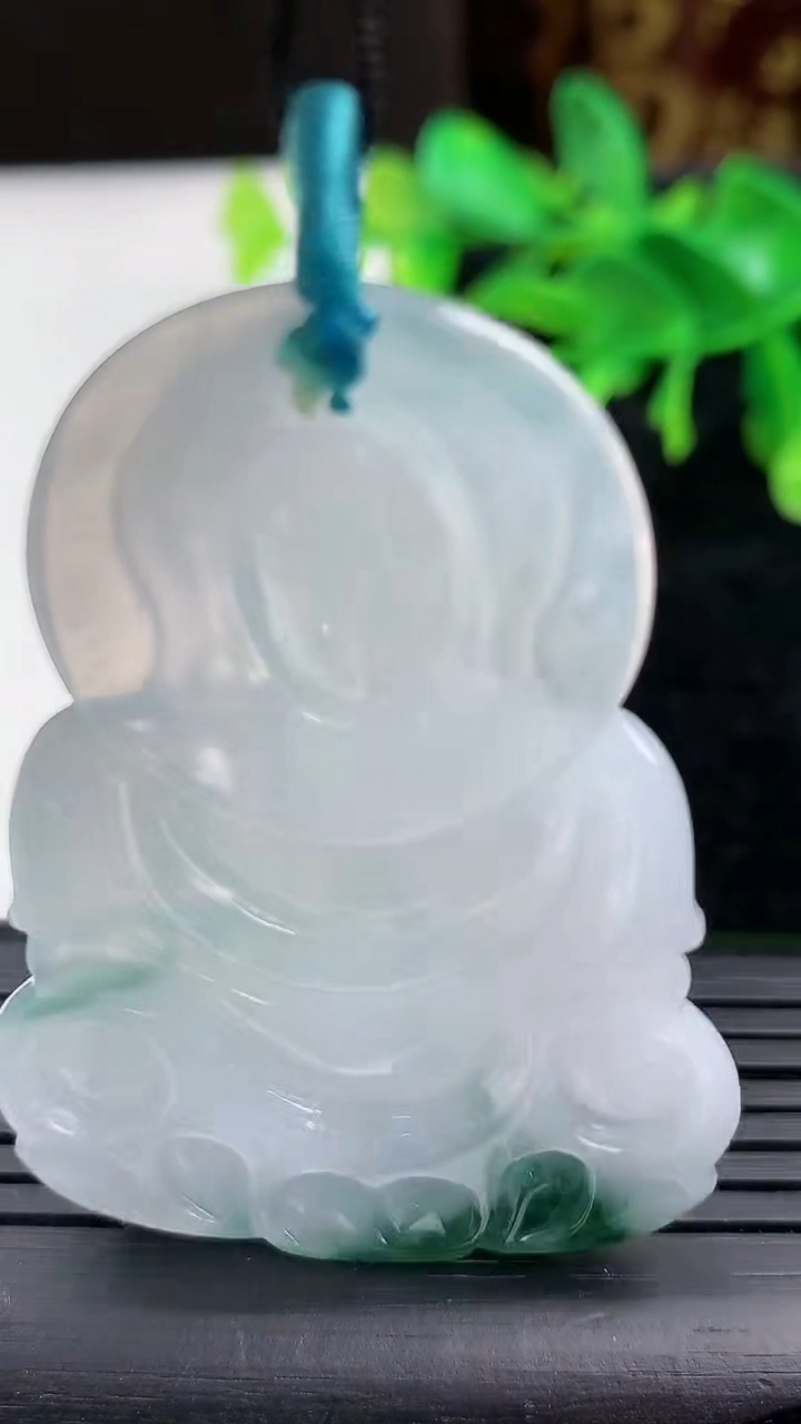 天然A货翡翠飘花观音菩萨吊坠尺寸53.6-37.4-5重量:19.33g
3月9日