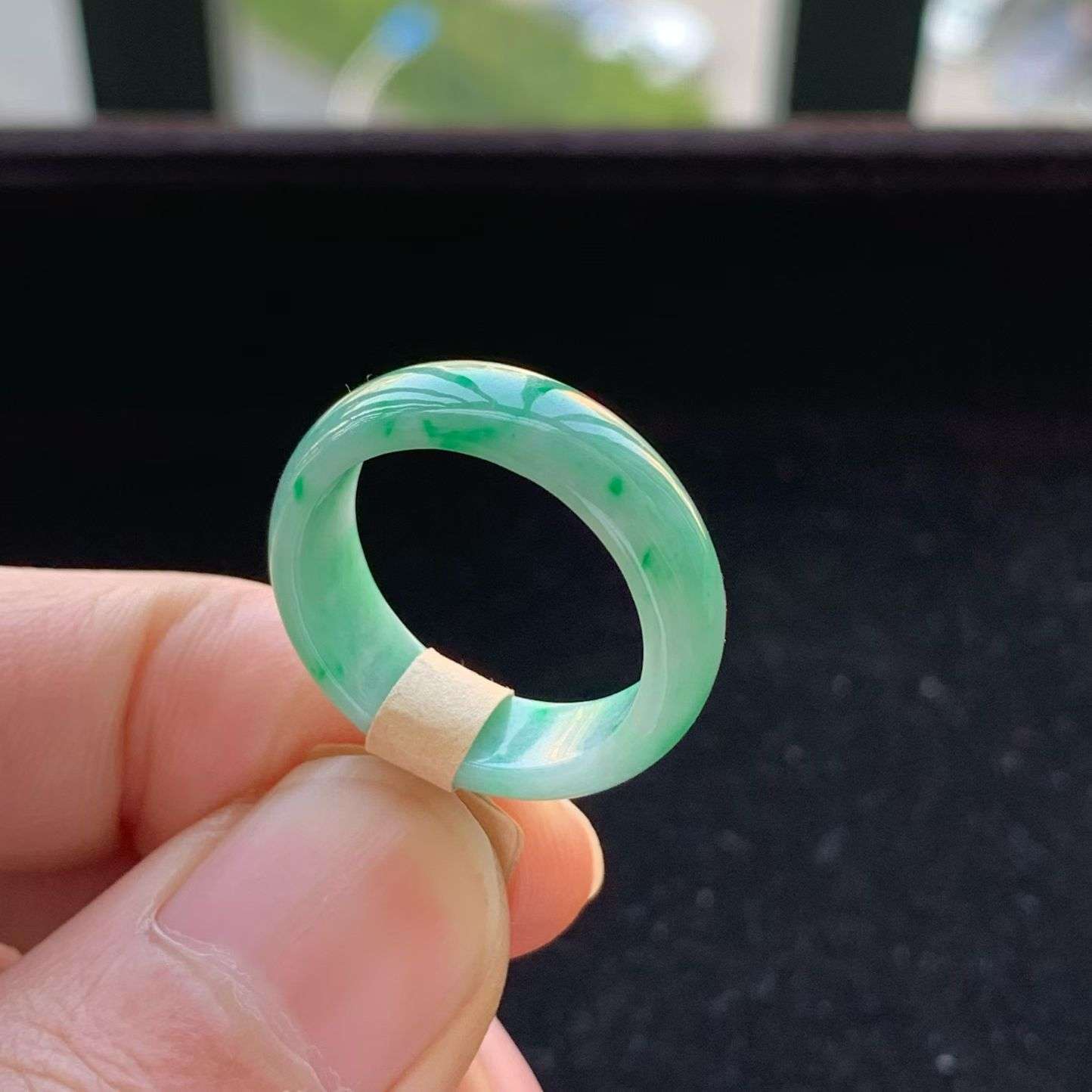 A货天然翡翠冰糯种飘绿戒指17-18号重量3.59
3月9日