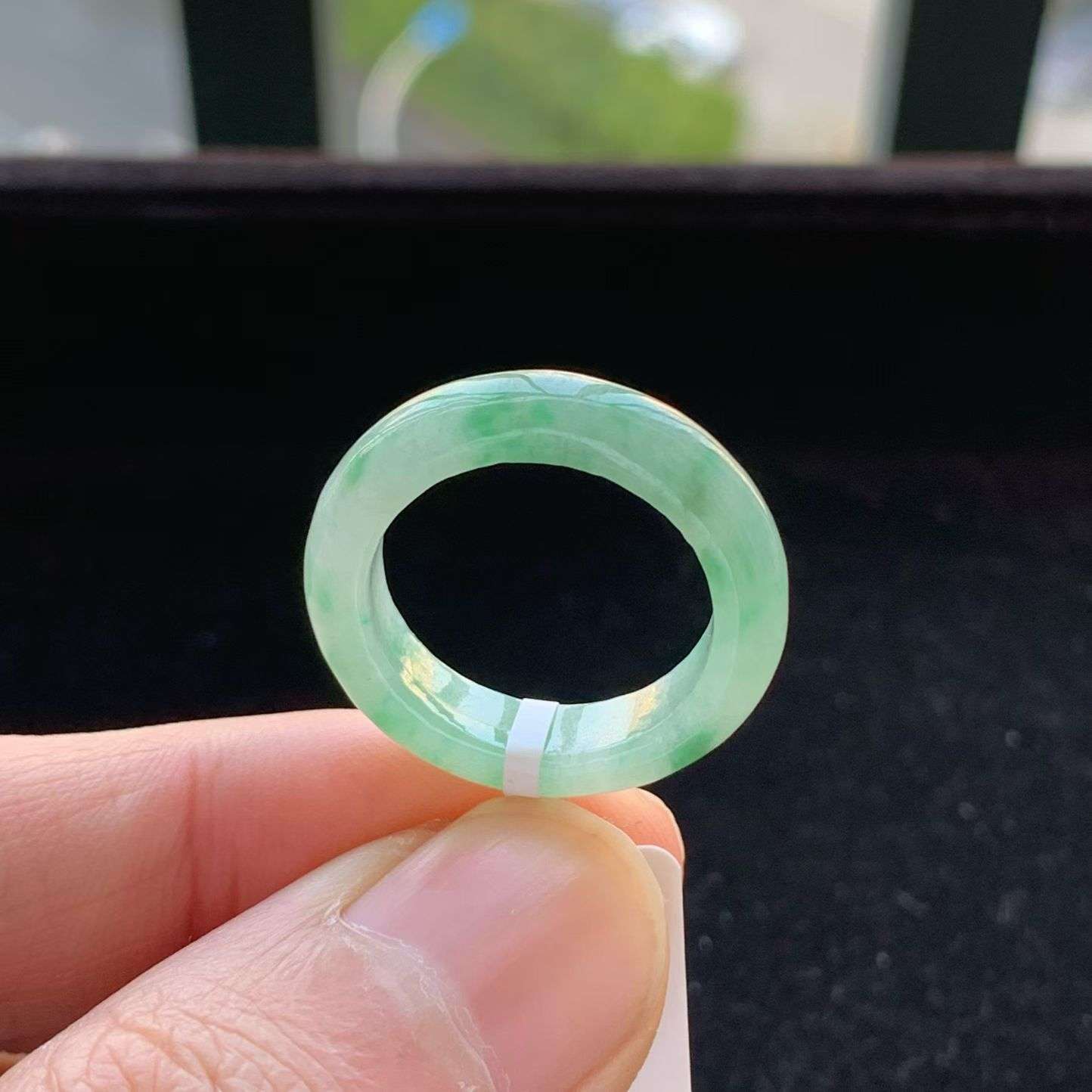 A货天然翡翠冰糯种飘绿戒指18号重量3.88
3月9日