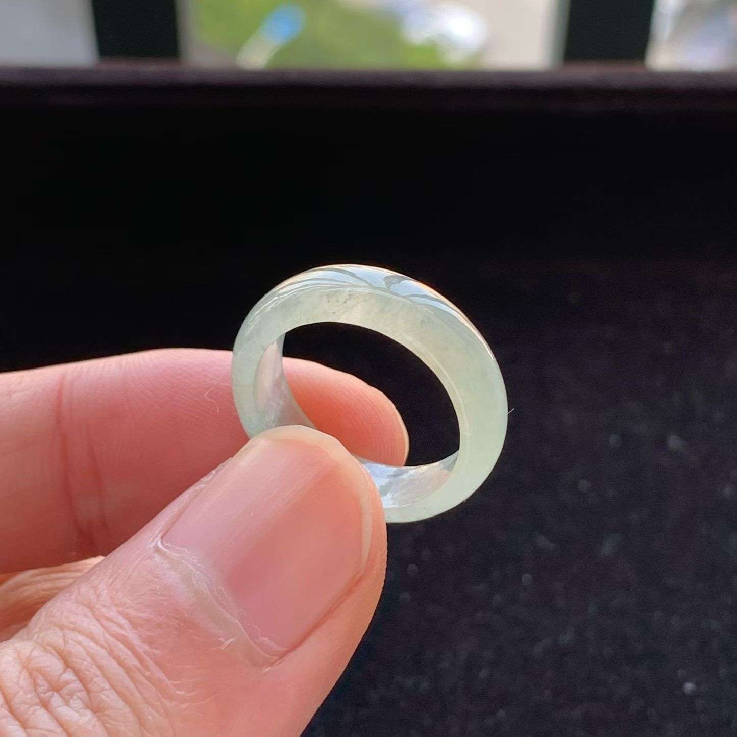 A货天然翡翠冰糯种底色戒指14号重量2.97
3月9日