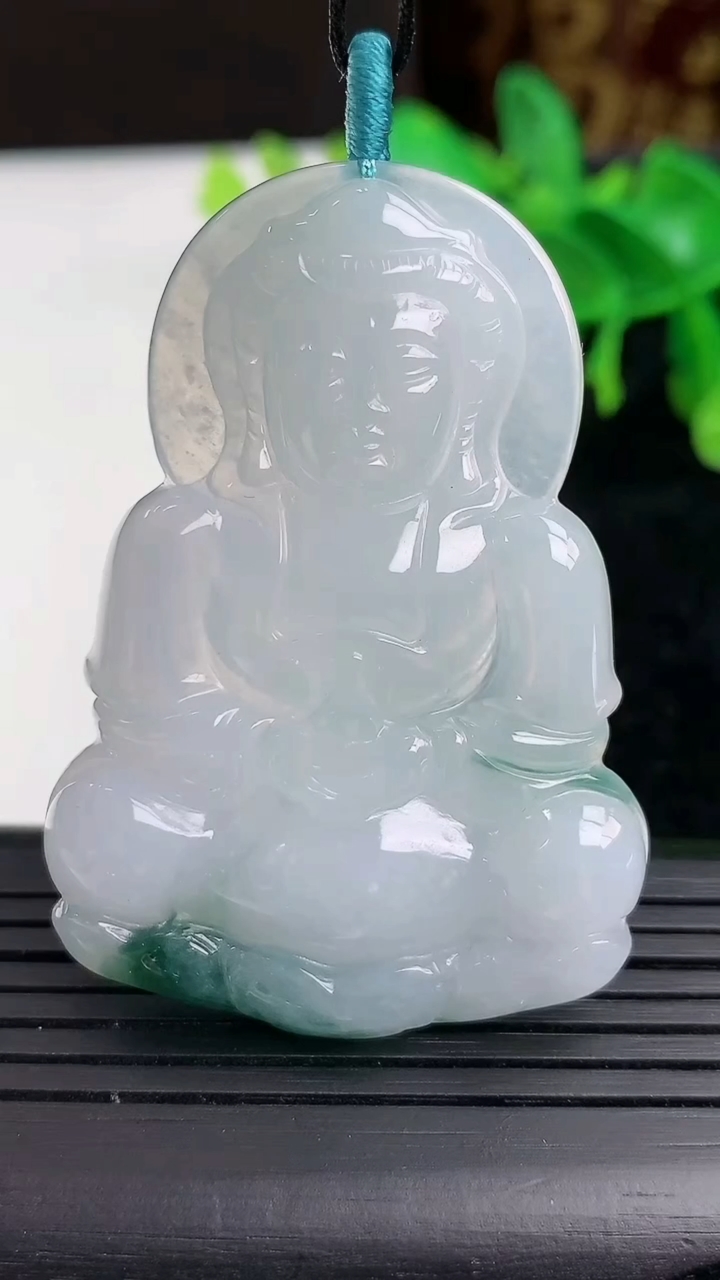 天然A货翡翠飘花观音菩萨吊坠尺寸53.6-37.4-5重量:19.33g
3月9日