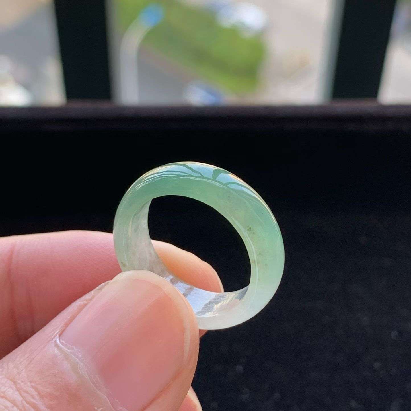 A货天然翡翠冰糯种半山水绿戒指15号重量3.32
3月9日