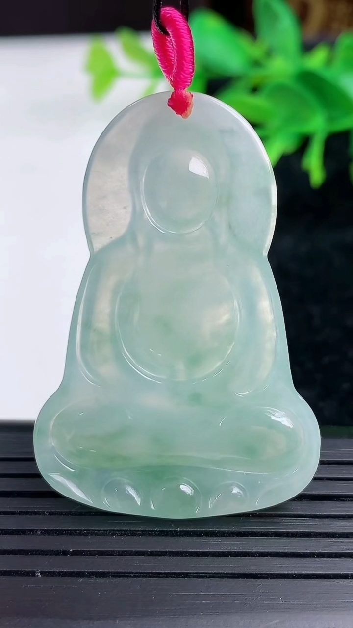 天然A货翡翠冰种飘花观音菩萨吊坠尺寸47-32-5.4重量:13.55g
3月9日