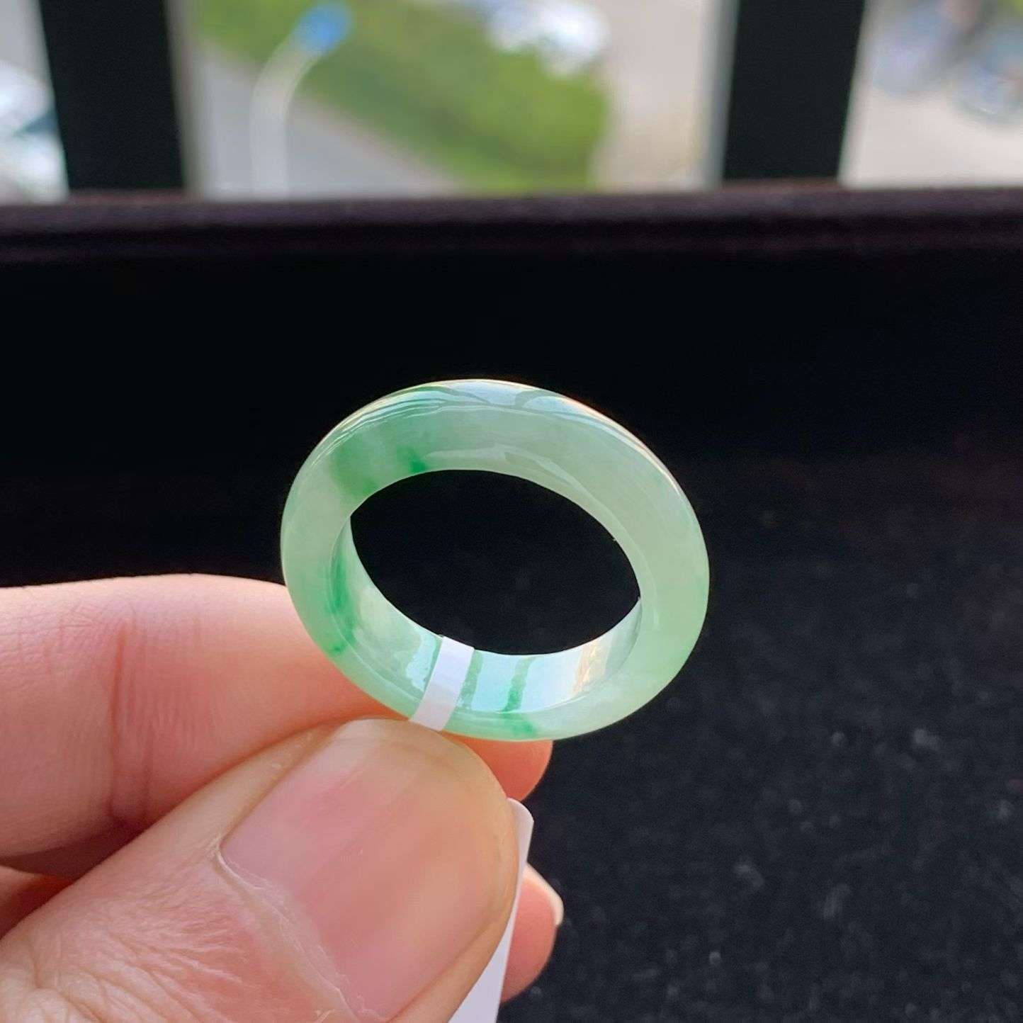 A货天然翡翠冰糯种飘绿戒指17号重量4.00
3月9日