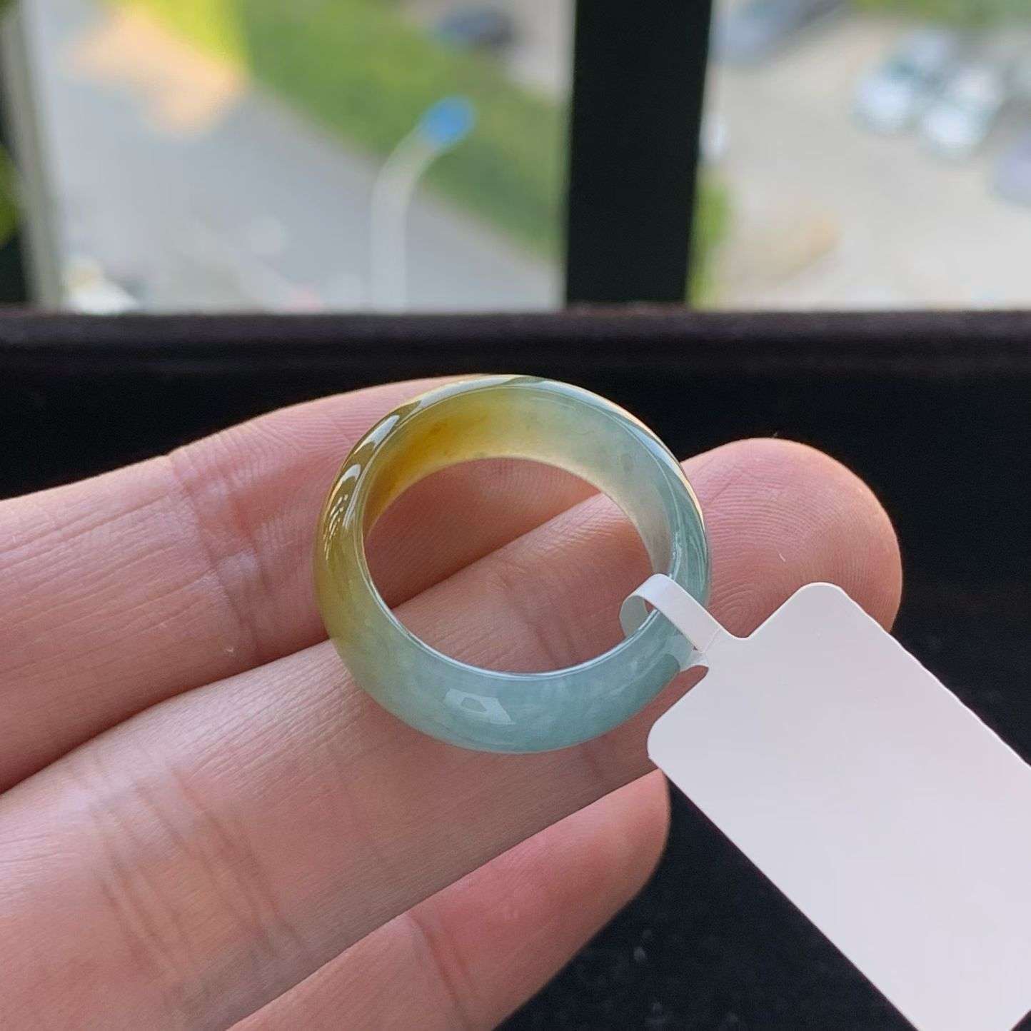 A货天然翡翠冰糯种黄翡蓝水戒指17号重量4.20
3月9日