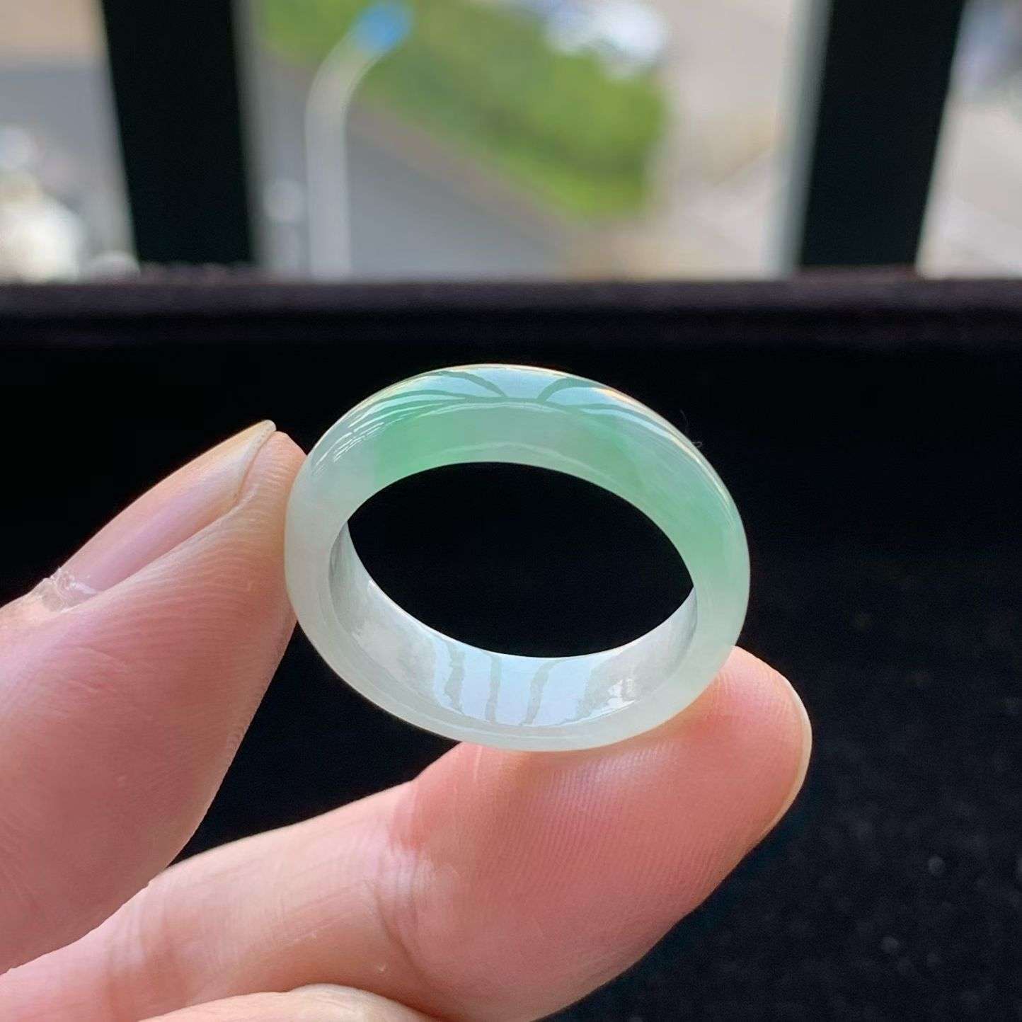 A货天然翡翠冰糯种飘绿戒指21号重量3.56
3月9日