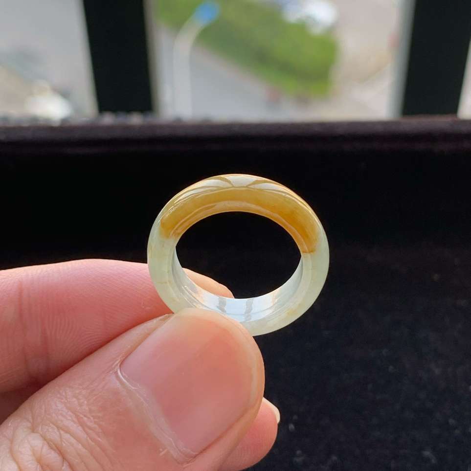 A货天然翡翠冰糯种黄翡戒指11-12号重量3.37
3月9日