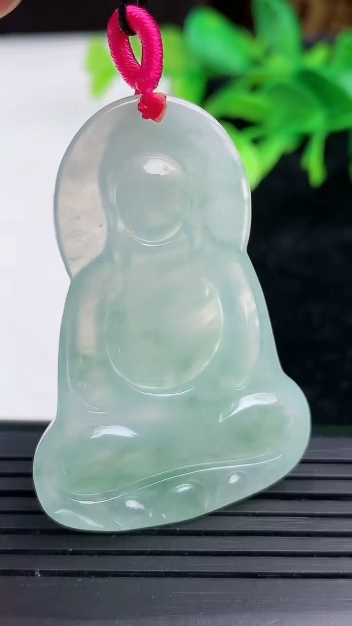 天然A货翡翠冰种飘花观音菩萨吊坠尺寸47-32-5.4重量:13.55g
3月9日