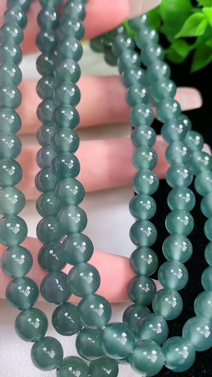天然A货翡翠种蓝水圆珠项链，尺寸7-108颗，重:63.27g3月9日
工厂直销收藏佳品,种好水足，