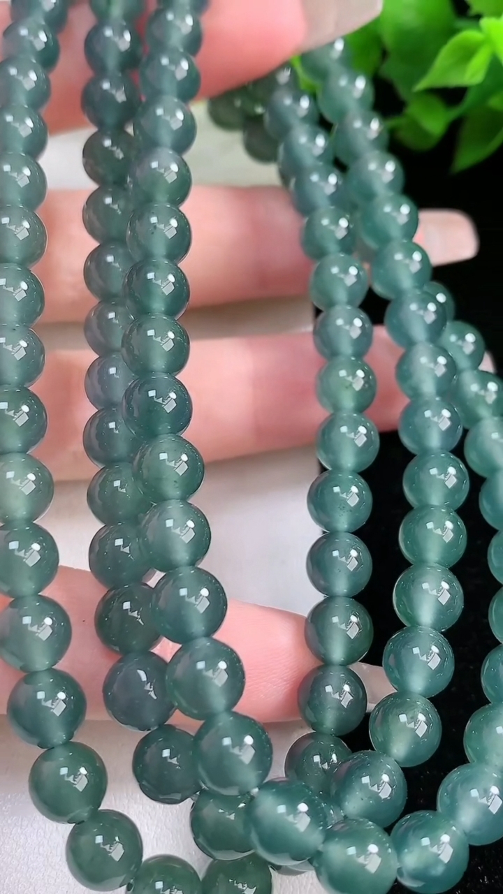 天然A货翡翠种蓝水圆珠项链，尺寸7-108颗，重:63.27g3月9日
工厂直销收藏佳品,种好水足，色泽均匀，有种有色，上手高大气！