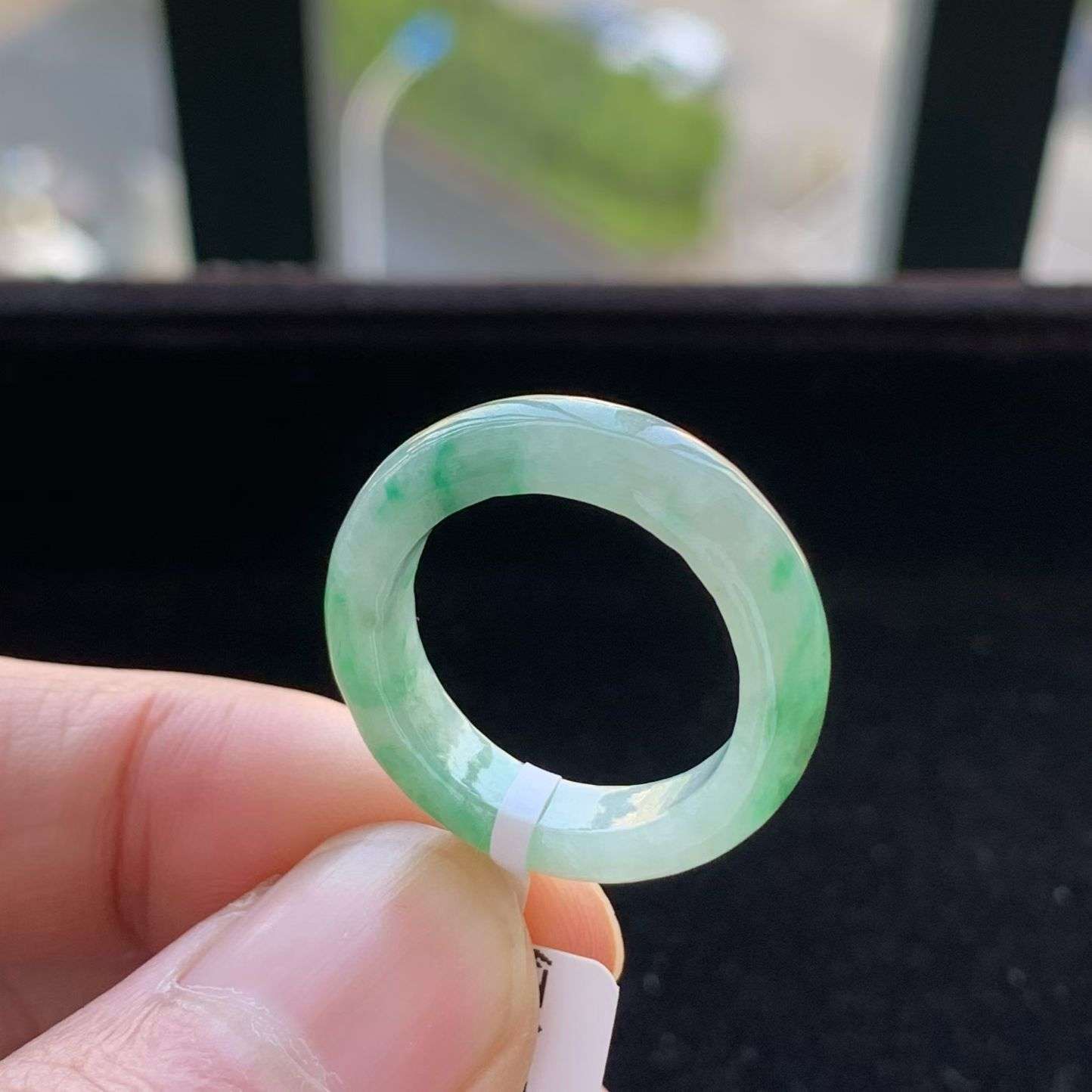 A货天然翡翠冰糯种飘绿戒指18号重量3.90
3月9日