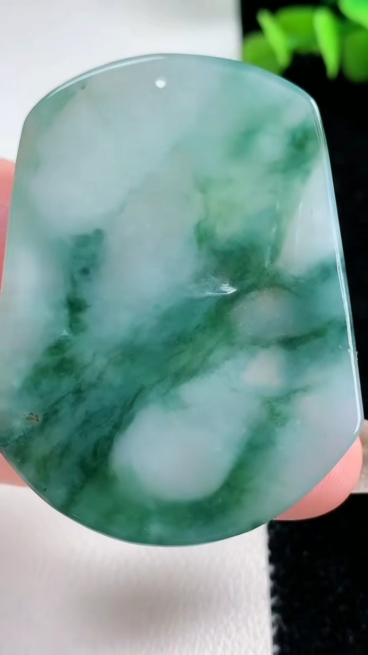 天然A货翡翠飘花普贤菩萨吊坠，尺寸51-38.6-6，重量25.23g
3月9日