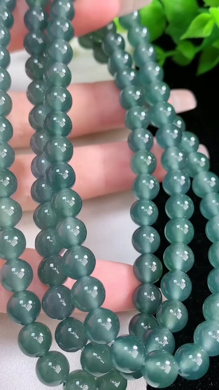 天然A货翡翠种蓝水圆珠项链，尺寸7-108颗，重:63.27g3月9日
工厂直销收藏佳品,种好水足，