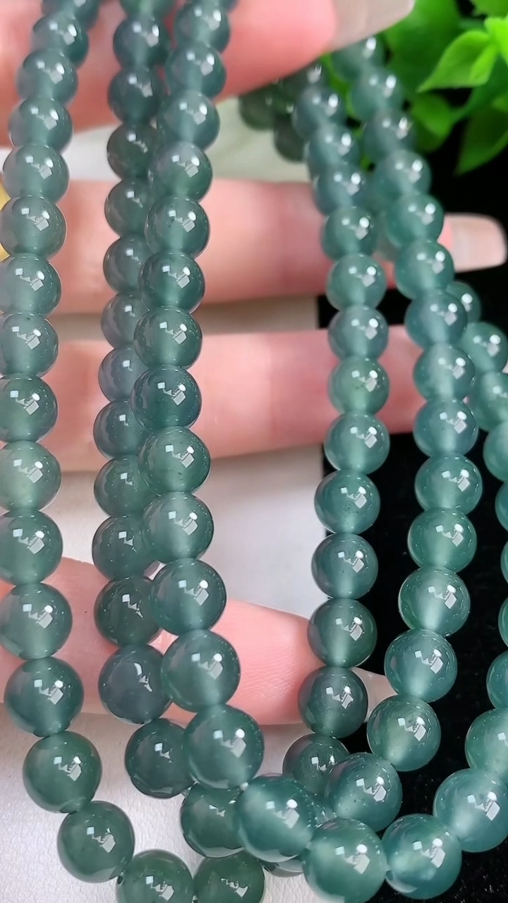 天然A货翡翠种蓝水圆珠项链，尺寸7-108颗，重:63.27g3月9日
工厂直销收藏佳品,种好水足，色泽均匀，有种有色，上手高大气！