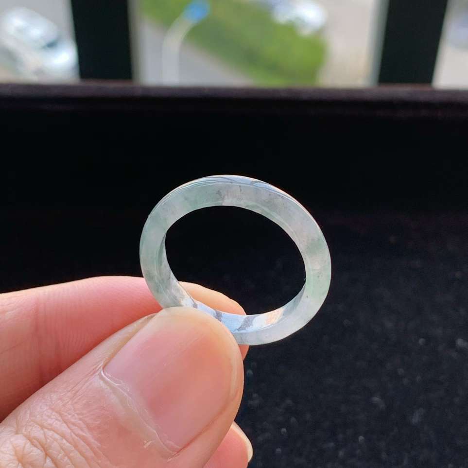 A货天然翡翠冰糯种绿乌鸡戒指20号重量2.50
3月9日