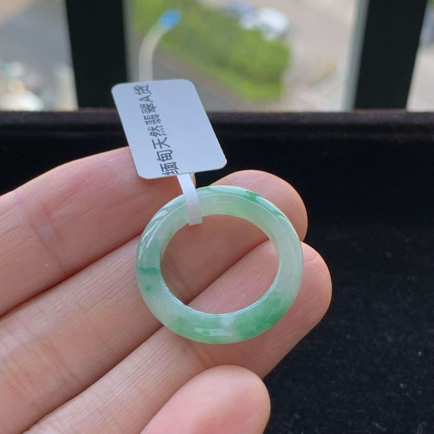 A货天然翡翠冰糯种飘绿戒指18号重量3.90
3月9日