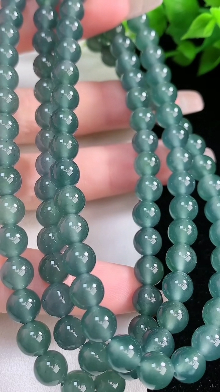 天然A货翡翠种蓝水圆珠项链，尺寸7-108颗，重:63.27g3月9日
工厂直销收藏佳品,种好水足，色泽均匀，有种有色，上手高大气！
