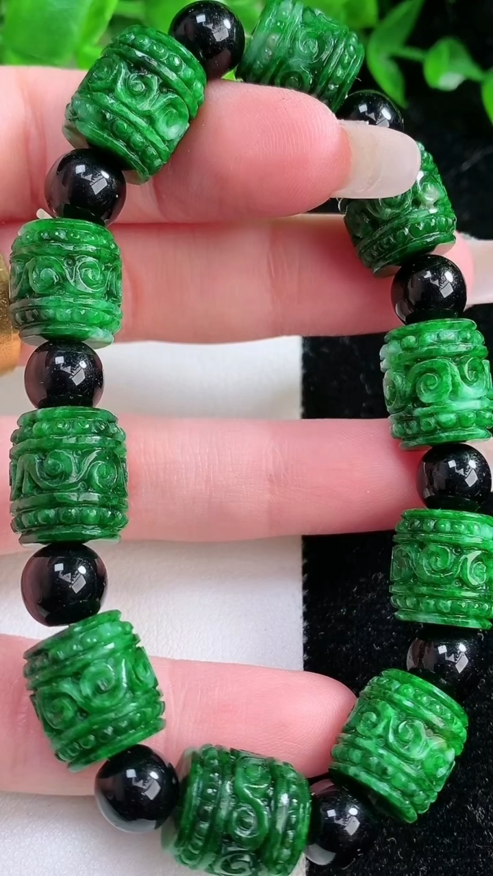 天然A货翡翠路路通手串，尺寸13.2-11.6，重:43.92g3月10日
工厂直销收藏佳品,种好水