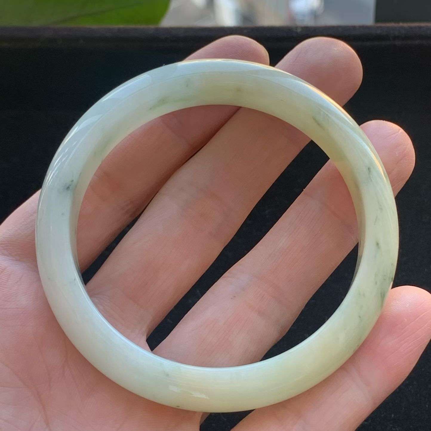 A货天然翡翠冰糯种飘花手镯59圈重量52.54
3月10日