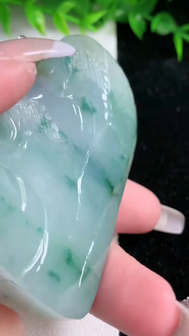 天然A货翡翠牌吊坠，尺寸72-45.5-13.8，重:79.59g
3月10日