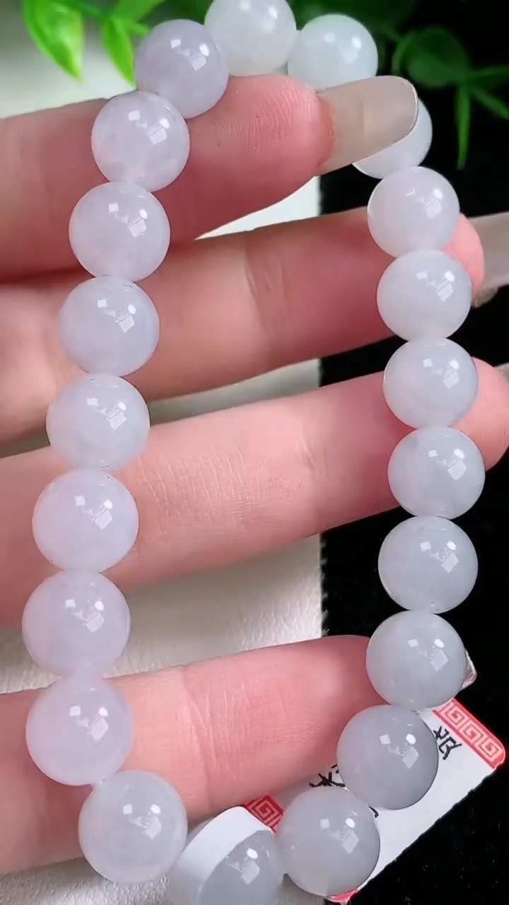 天然A货翡翠圆珠手串，尺寸9，重:26.52g3月10日
工厂直销收藏佳品,种好水足，色泽均匀，有种有色，上手高大气！