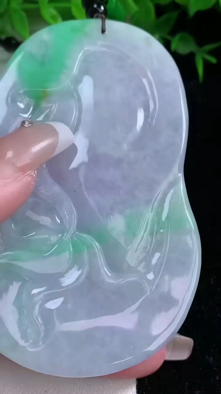 天然A货翡翠春带彩 紫罗兰祥龙观音菩萨吊坠，尺寸89-55-13.5，重:127.09g
3月10日