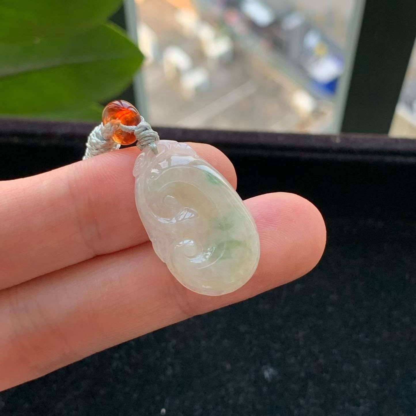 A货天然翡翠冰糯种飘绿如意吊坠重量2.72
3月10日