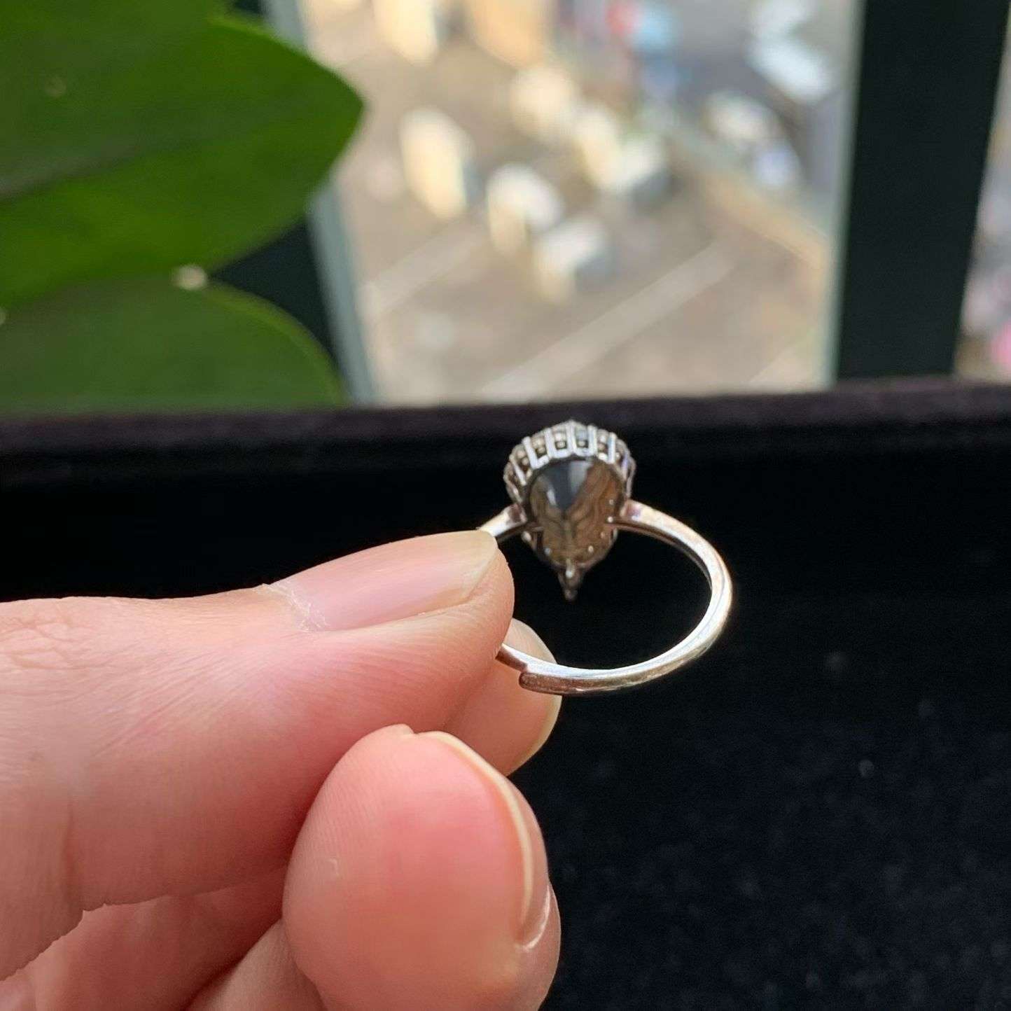 A货天然翡翠冰糯种935银活口满绿戒指重量吊坠1.81
3月10日