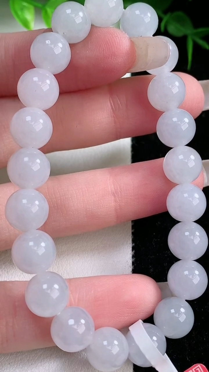 天然A货翡翠圆珠手串，尺寸9，重:26.52g3月10日
工厂直销收藏佳品,种好水足，色泽均匀，有种有色，上手高大气！