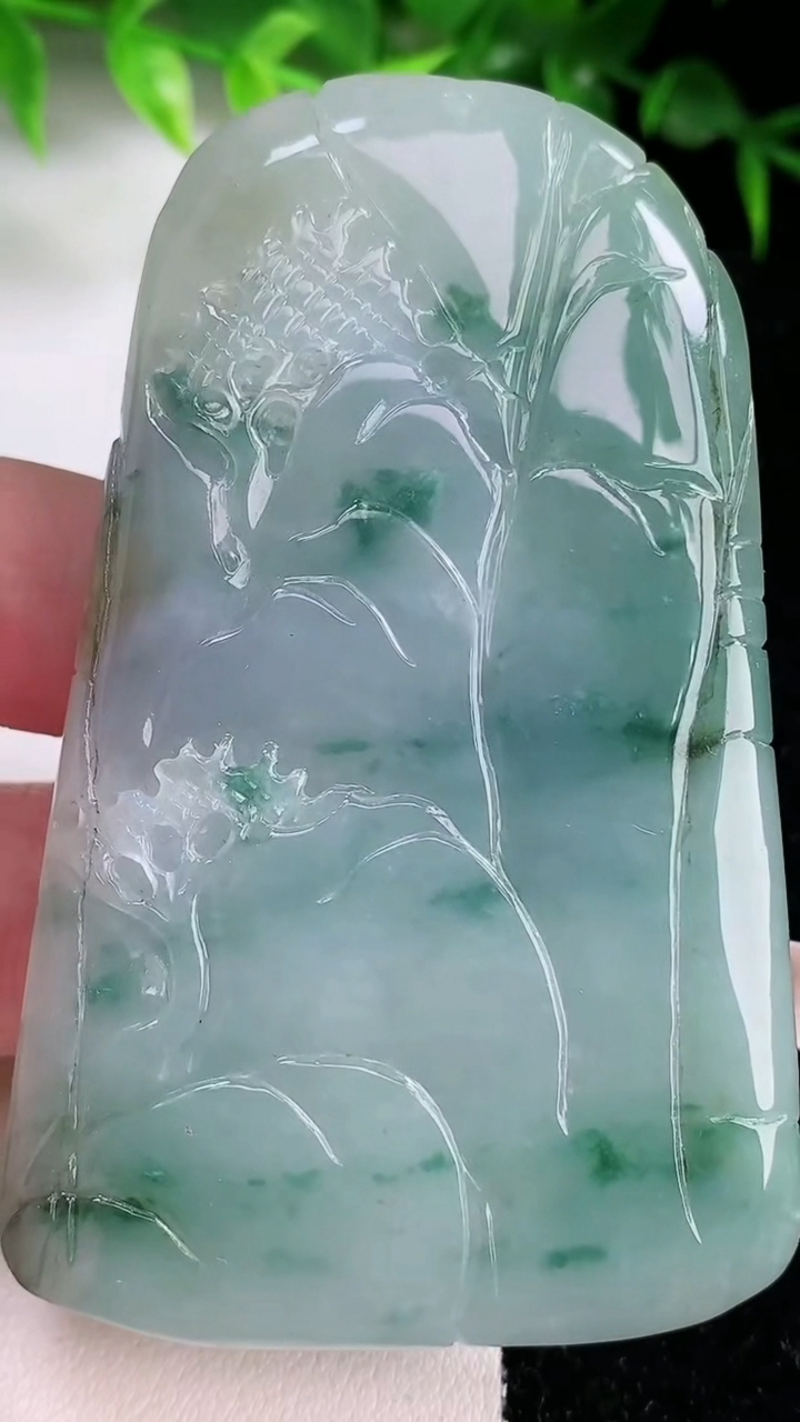 天然A货翡翠牌吊坠，尺寸72-45.5-13.8，重:79.59g
3月10日