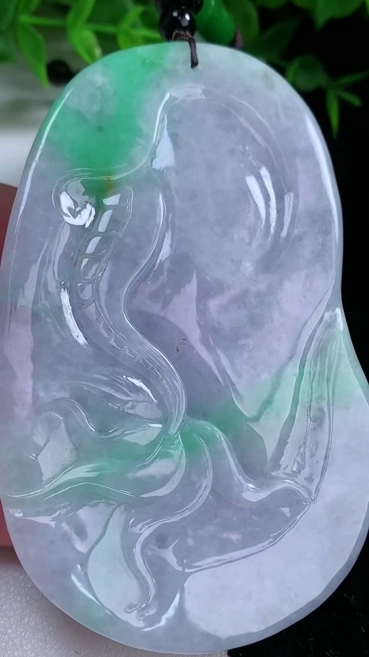 天然A货翡翠春带彩 紫罗兰祥龙观音菩萨吊坠，尺寸89-55-13.5，重:127.09g
3月10日