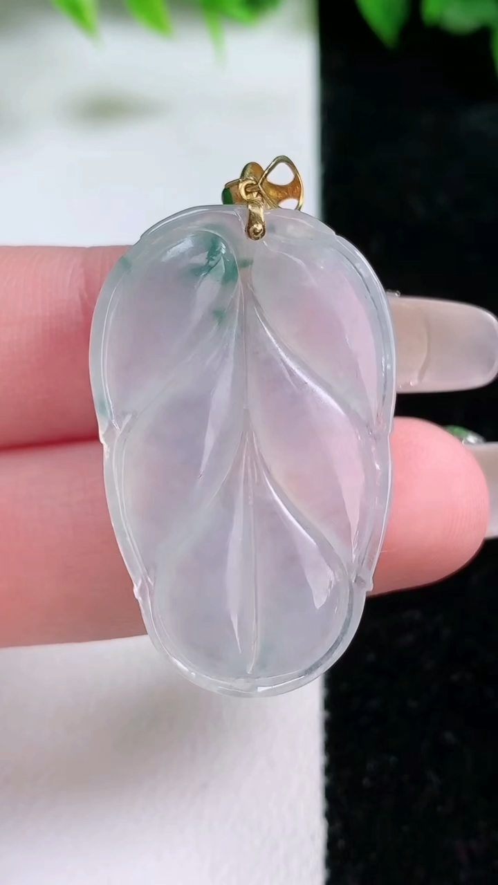 天然A货翡翠种飘花金枝玉叶 叶子吊坠，尺寸35-21.6-5，重:7.92g
3月10日