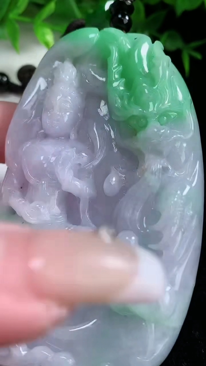 天然A货翡翠春带彩 紫罗兰祥龙观音菩萨吊坠，尺寸89-55-13.5，重:127.09g
3月10日