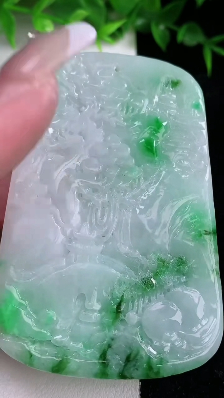 天然A货翡翠山水牌吊坠，尺寸73.6-49-13.6，重:113.18g
3月10日