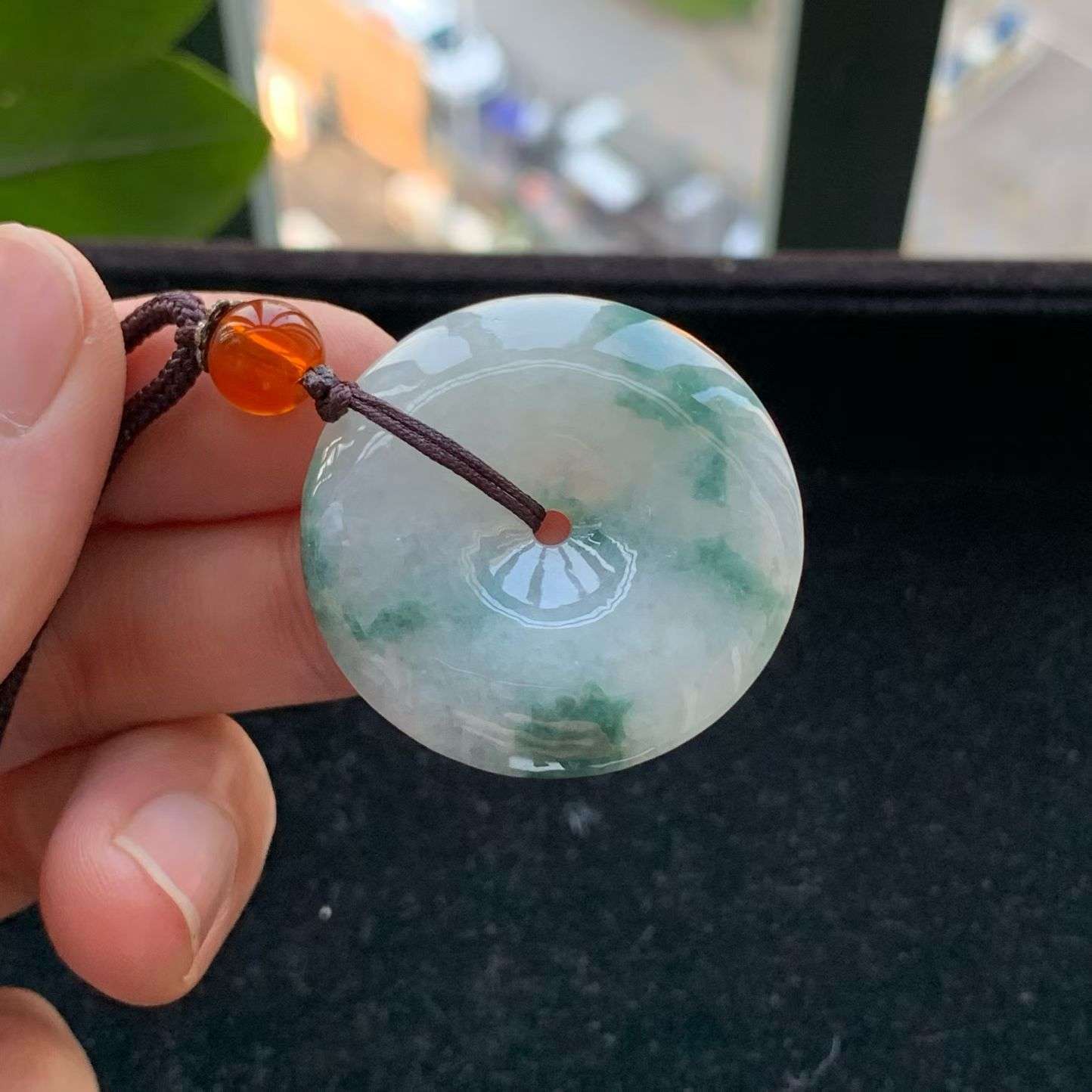 A货天然翡翠冰糯种飘花平安扣吊坠重量10.29
3月10日